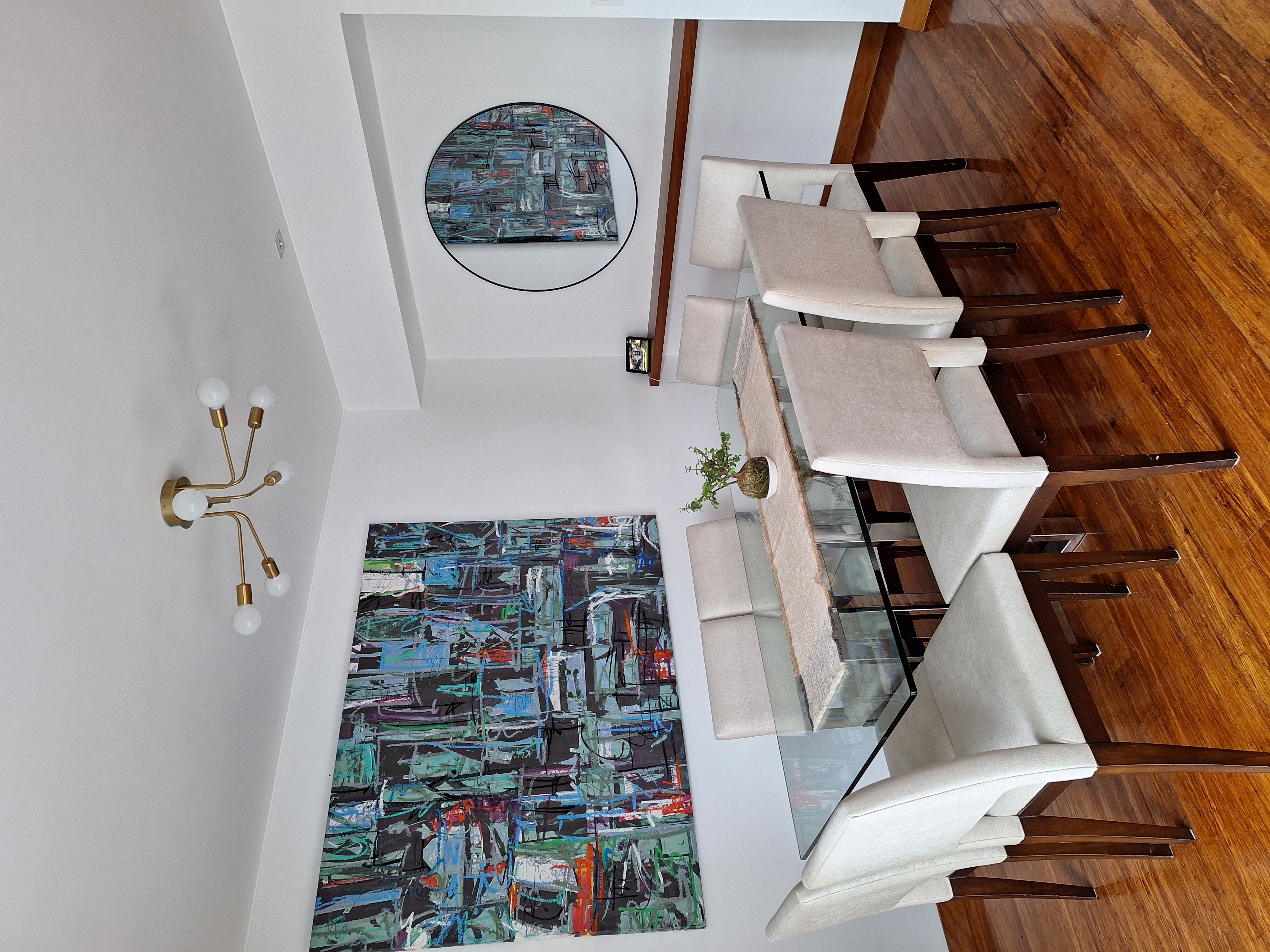 Comedor en crema y madera