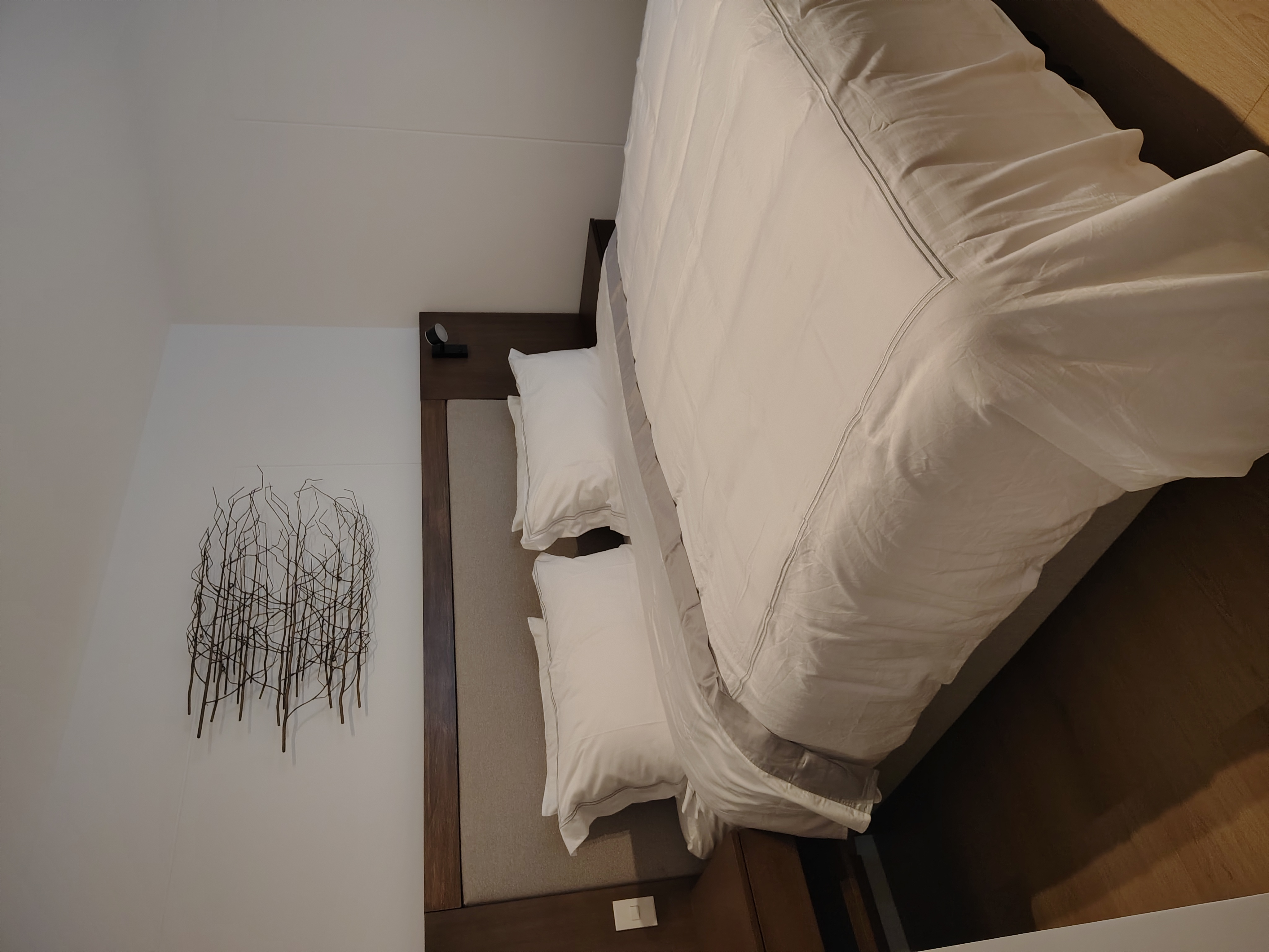 Cabecera enchapada en madera