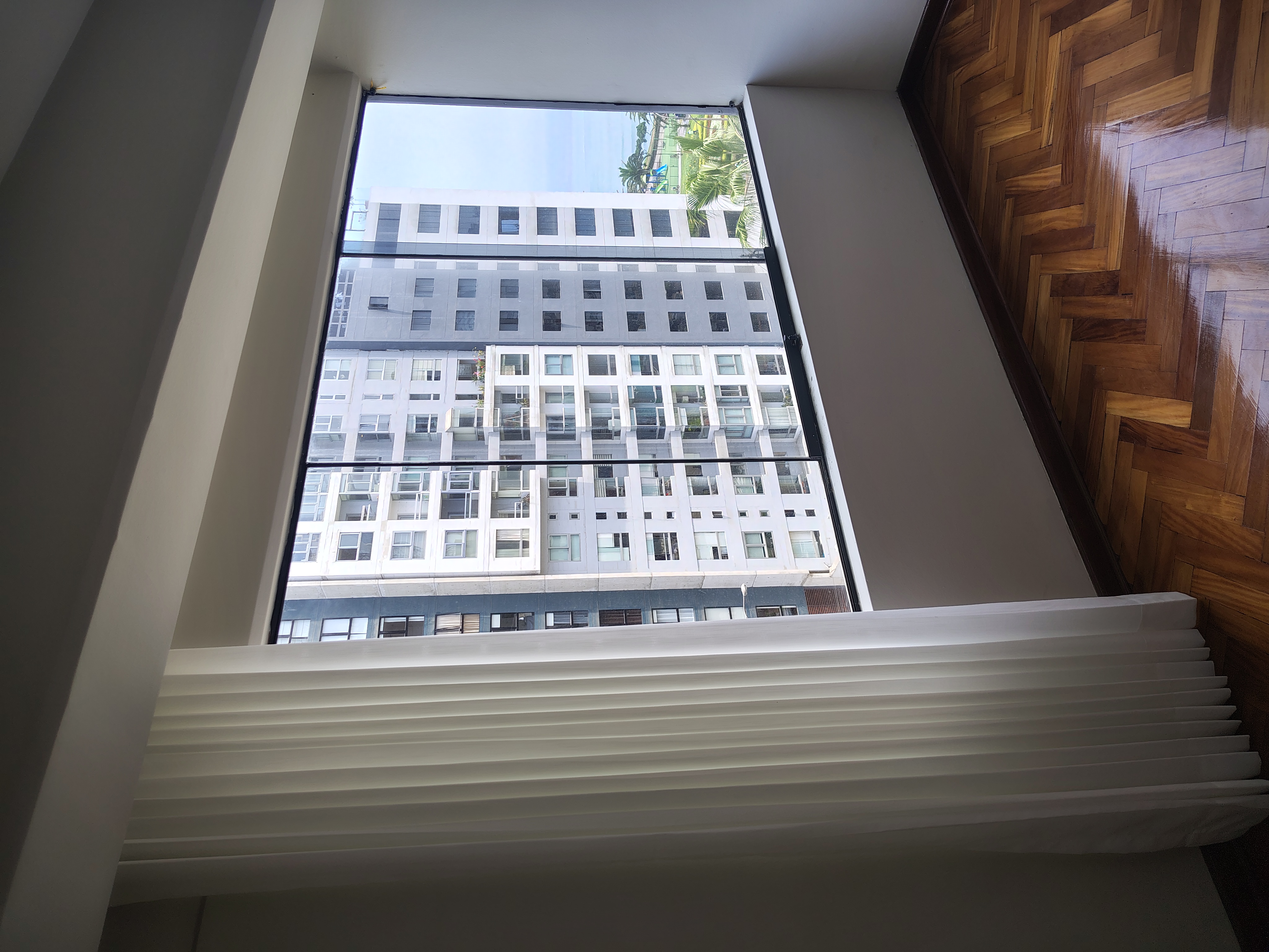 Panel japonés con vista al mar